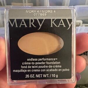 Mary Kay Crème-to-Powder Foundation - Ivory 4